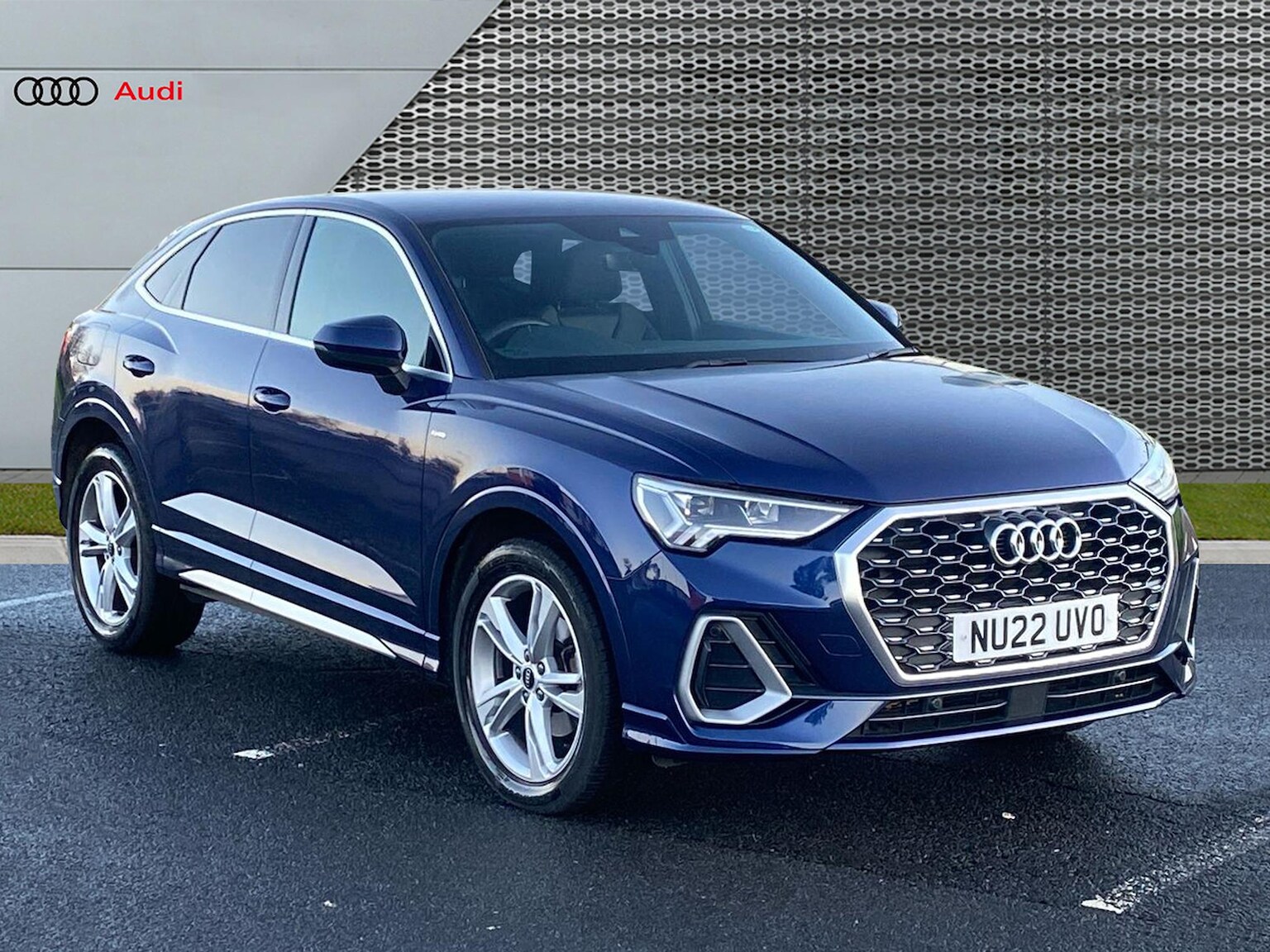 Main listing image - Audi Q3