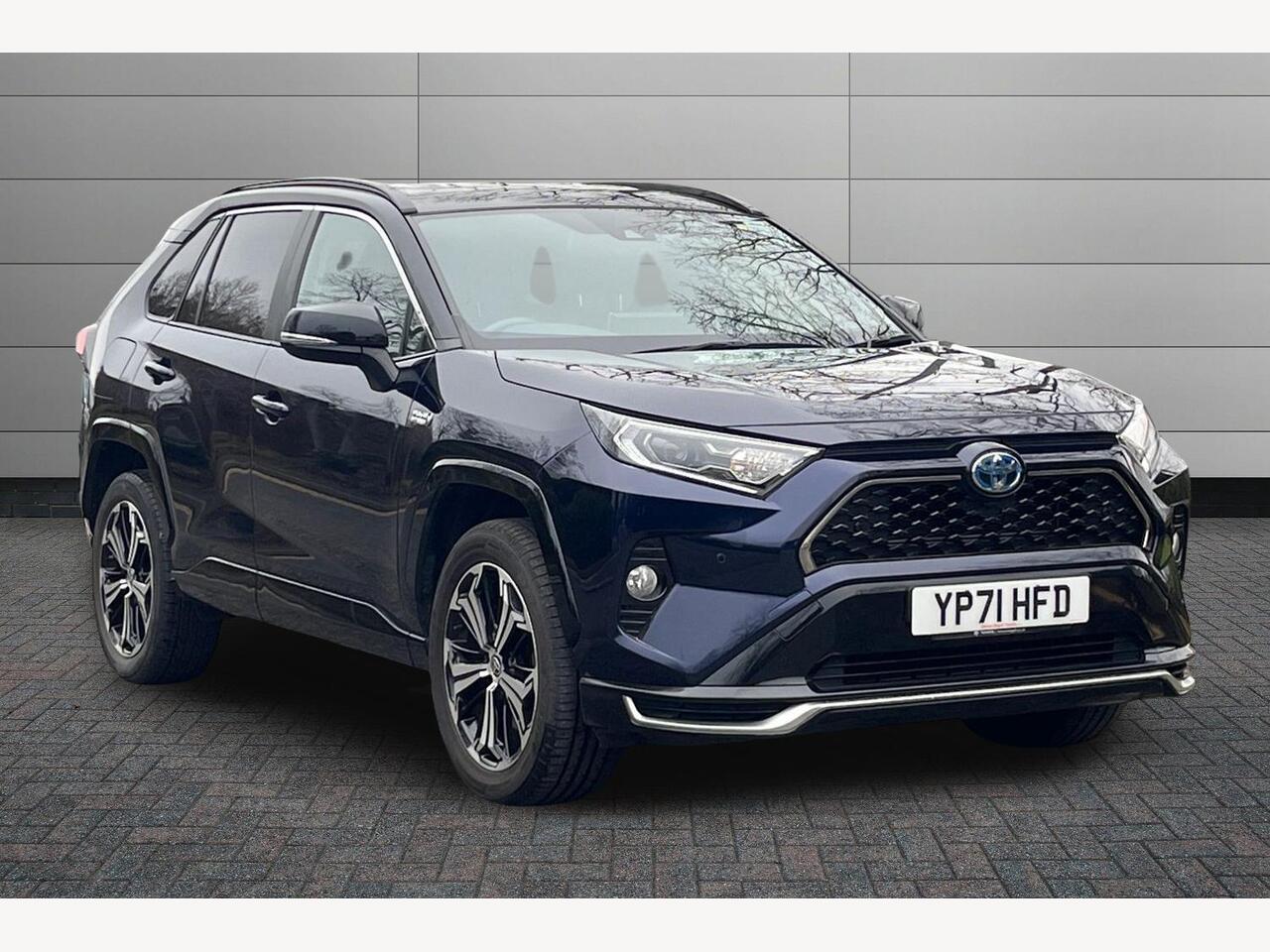 Main listing image - Toyota RAV4