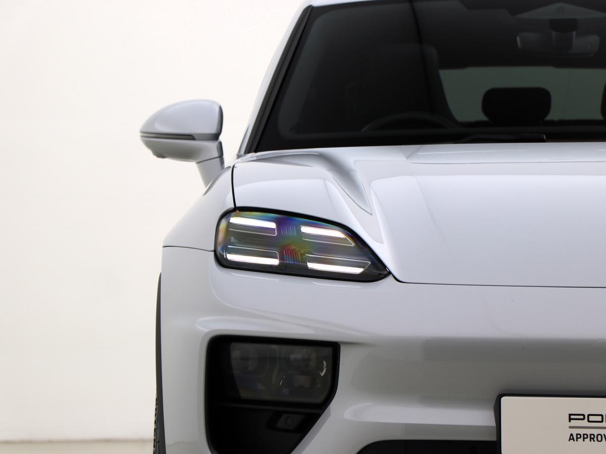Main listing image - Porsche Macan