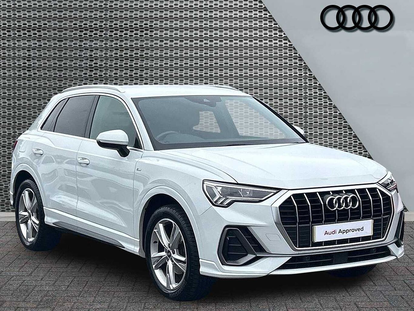 Main listing image - Audi Q3