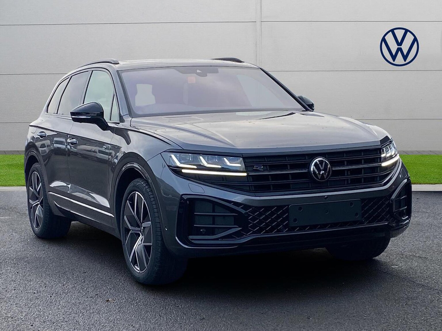 Main listing image - Volkswagen Touareg