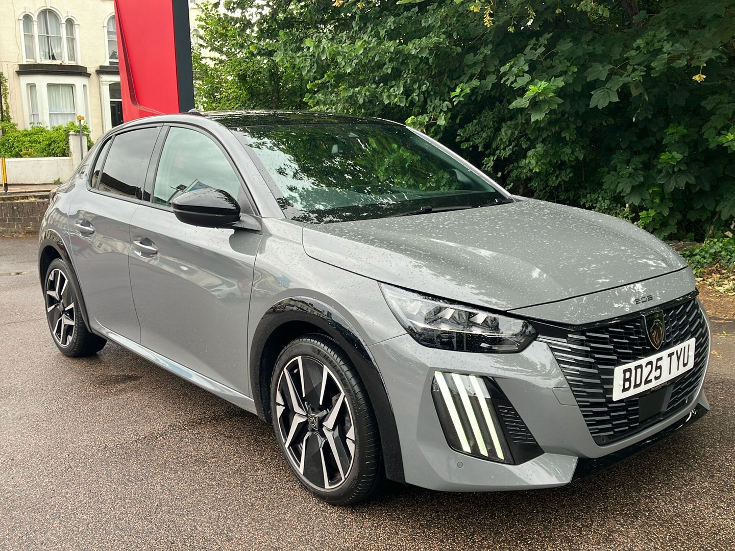 Main listing image - Peugeot 208