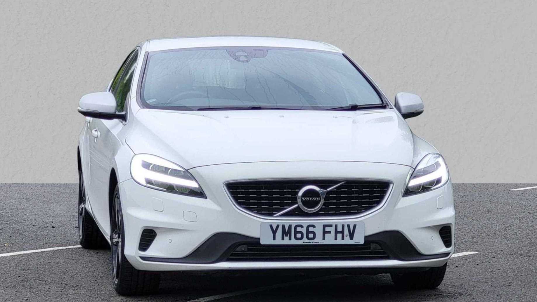 Main listing image - Volvo V40