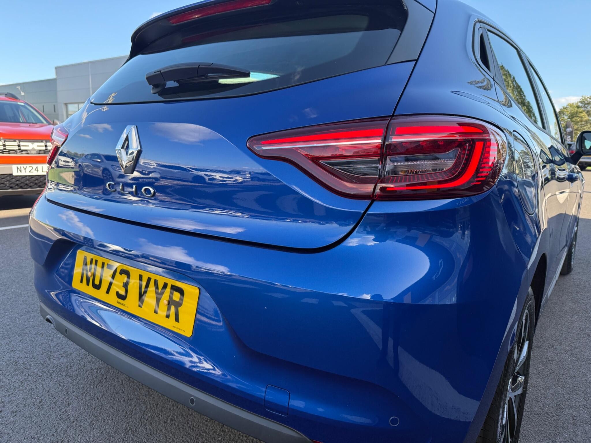 Main listing image - Renault Clio