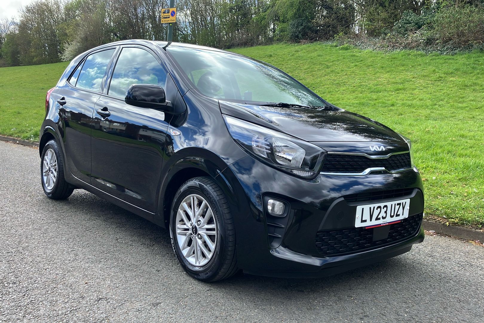 Main listing image - Kia Picanto