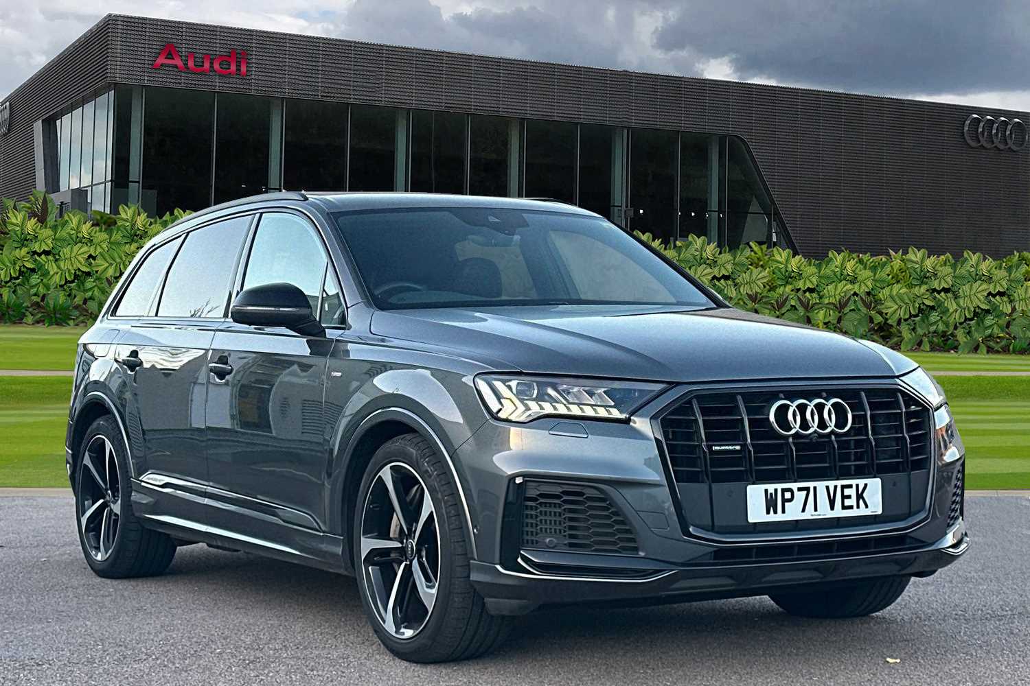 Main listing image - Audi Q7