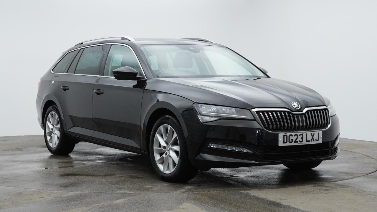 Main listing image - Skoda Superb Estate