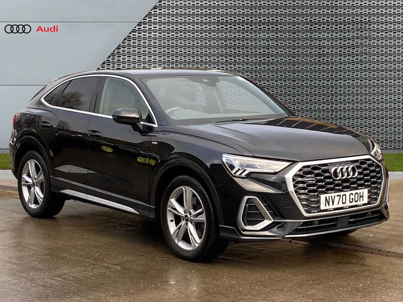 Main listing image - Audi Q3