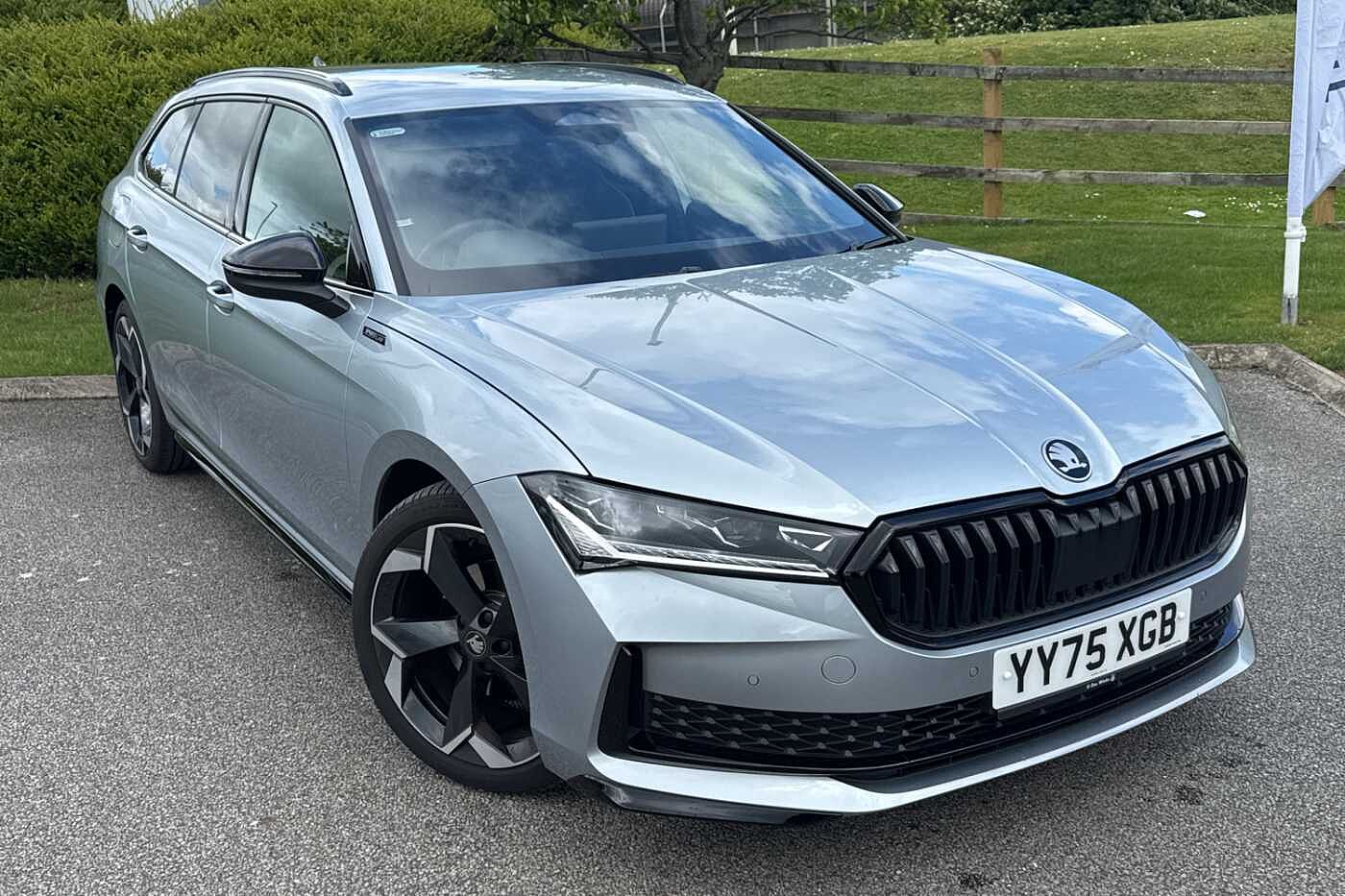 Main listing image - Skoda Superb