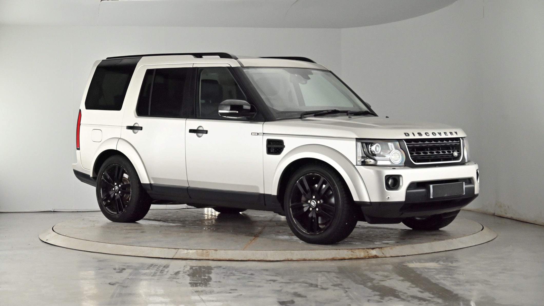 Main listing image - Land Rover Discovery