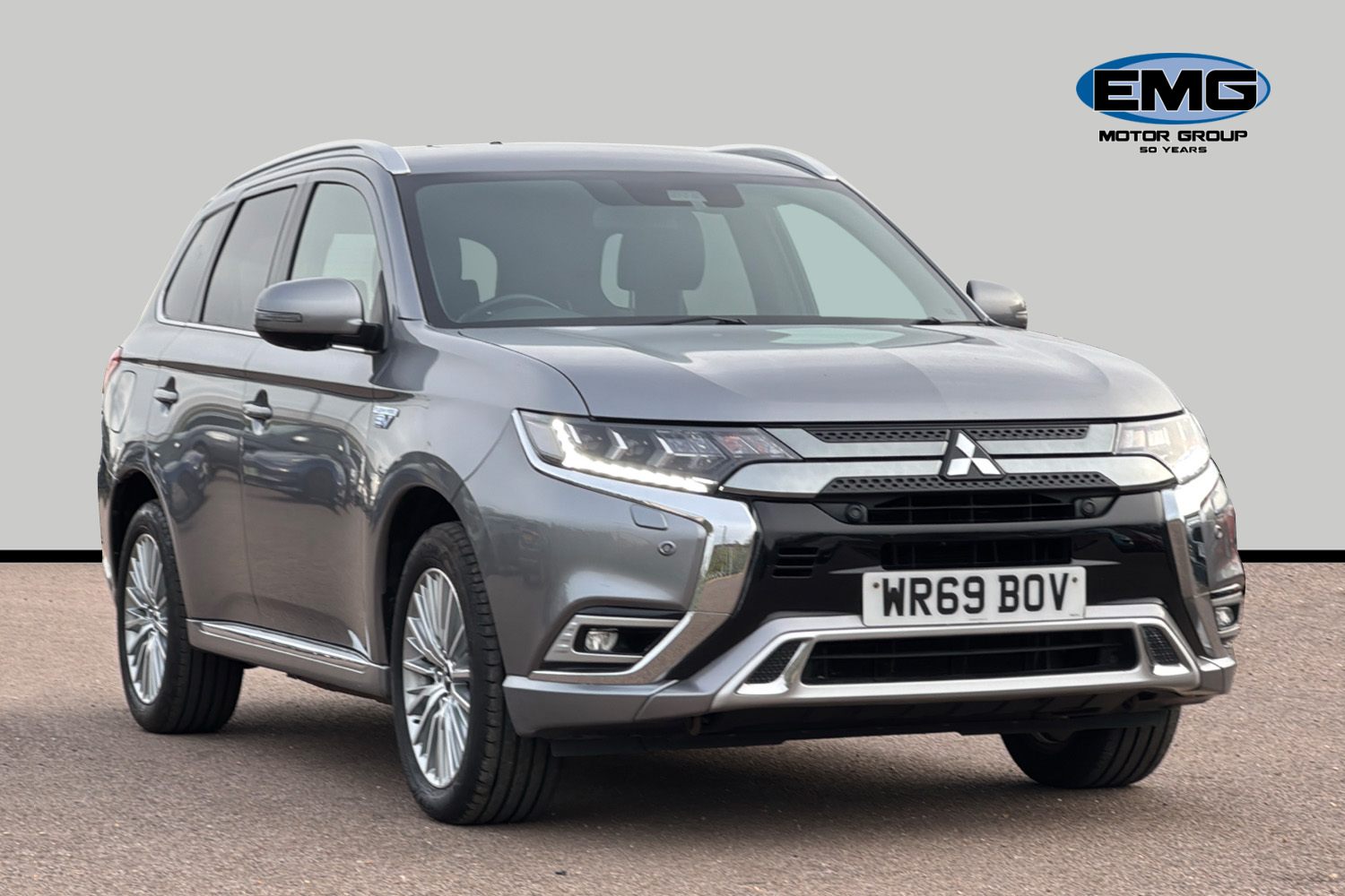 Main listing image - Mitsubishi Outlander