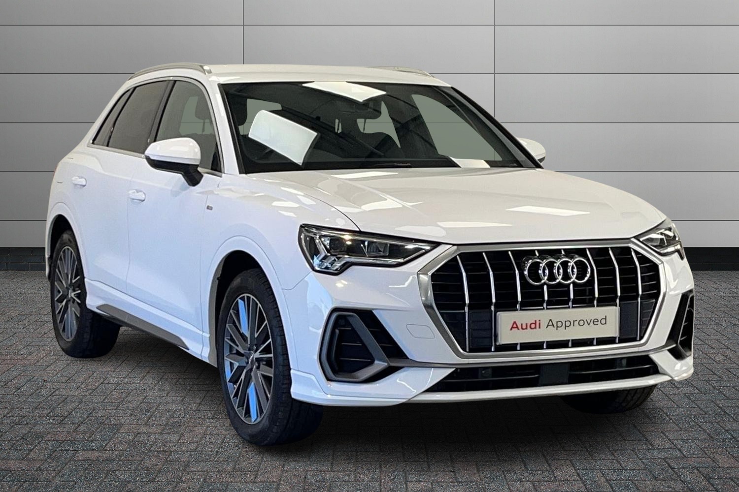 Main listing image - Audi Q3