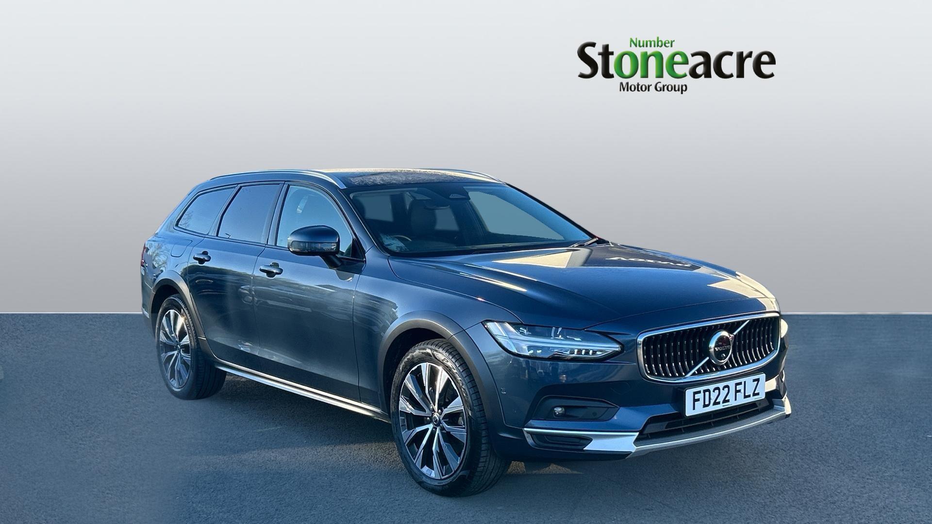 Main listing image - Volvo V90 Cross Country