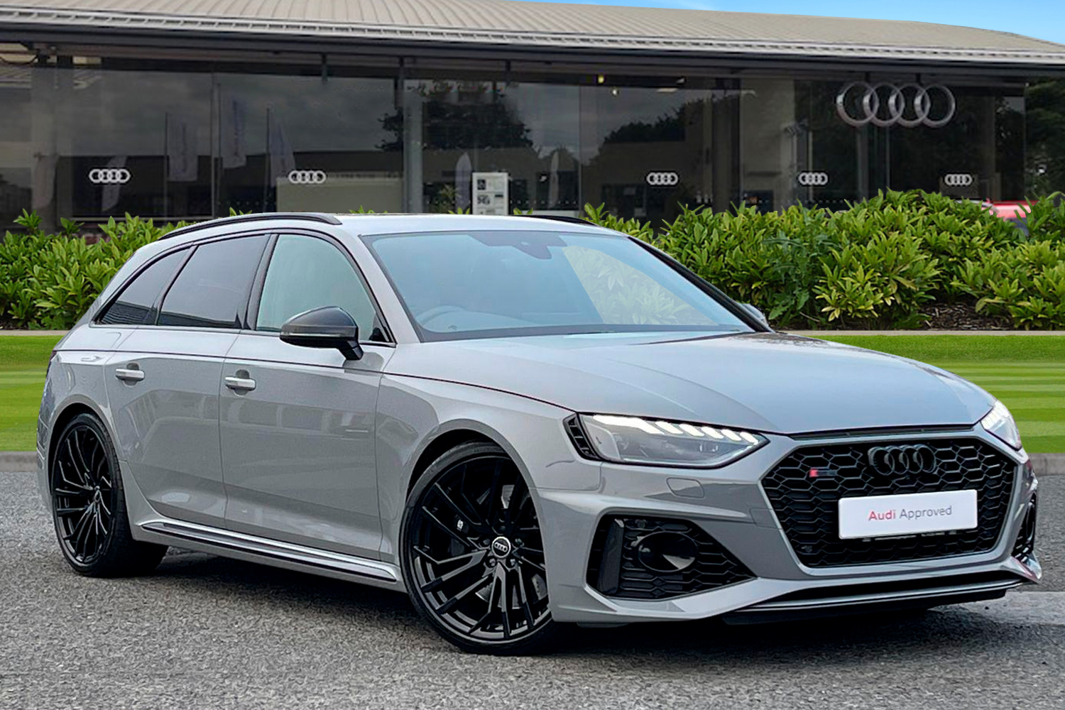 Main listing image - Audi RS4