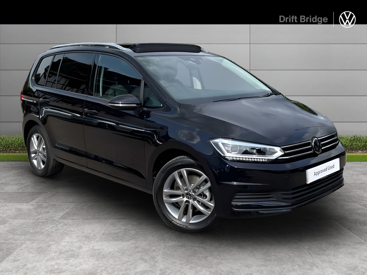 Main listing image - Volkswagen Touran