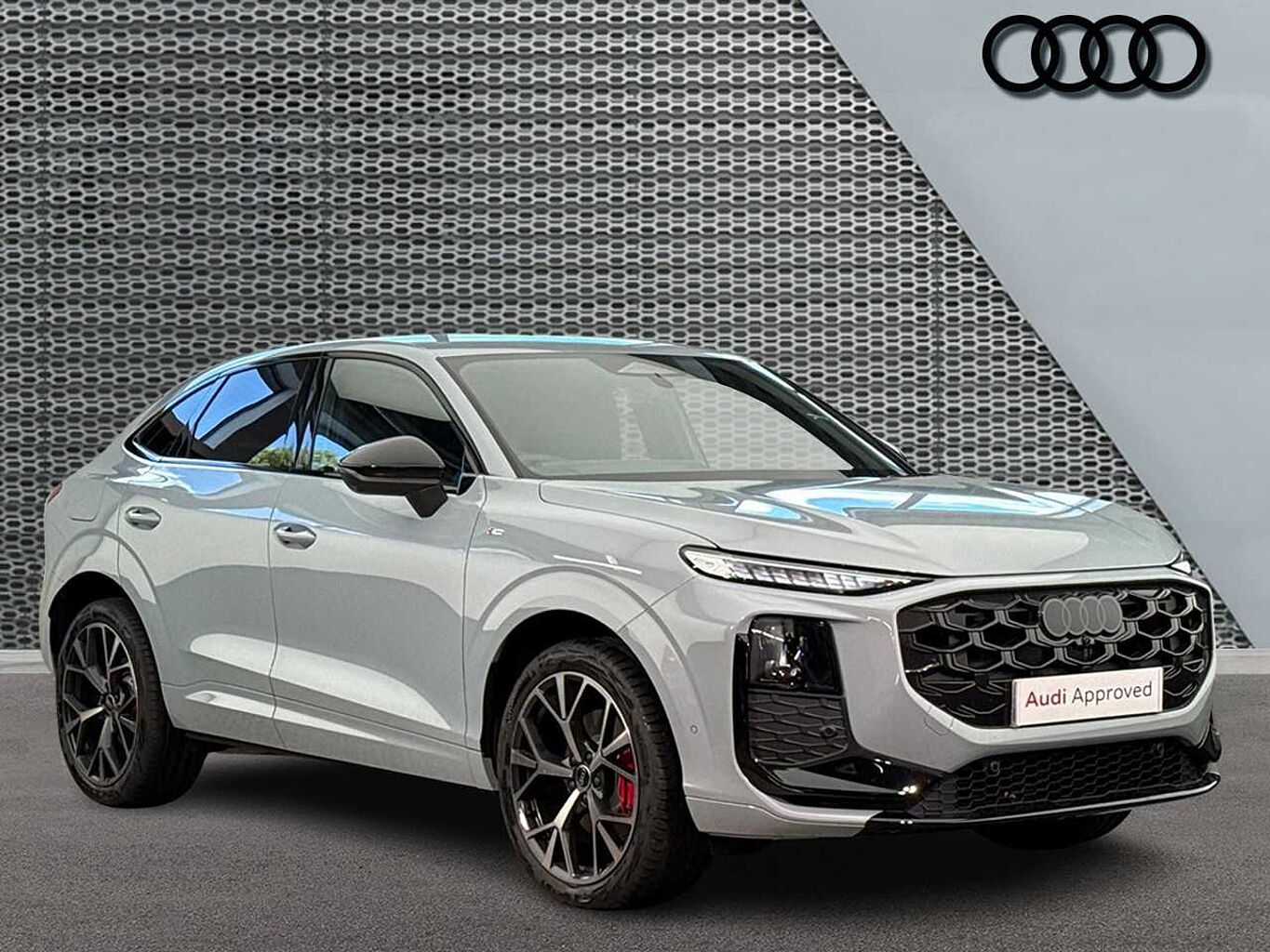 Main listing image - Audi Q3