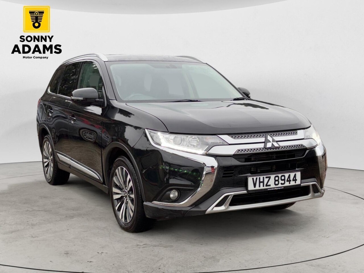 Main listing image - Mitsubishi Outlander