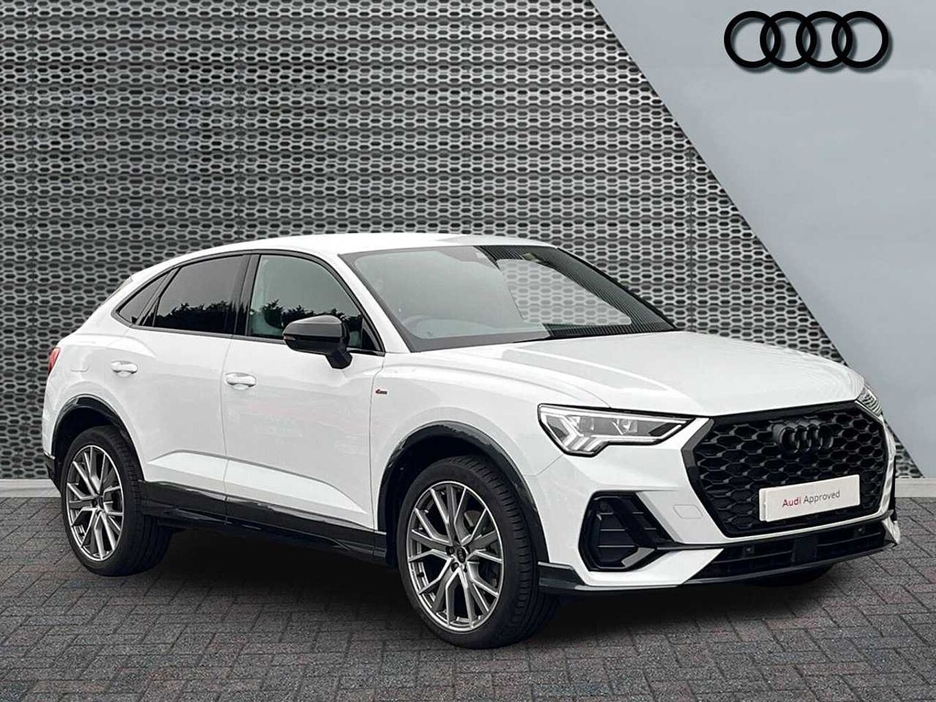 Main listing image - Audi Q3