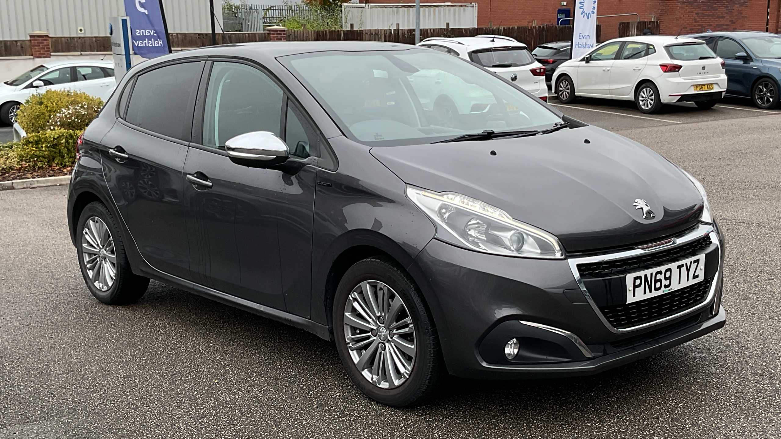 Main listing image - Peugeot 208