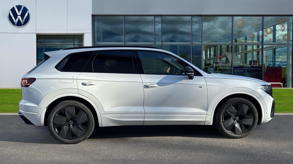 Main listing image - Volkswagen Touareg