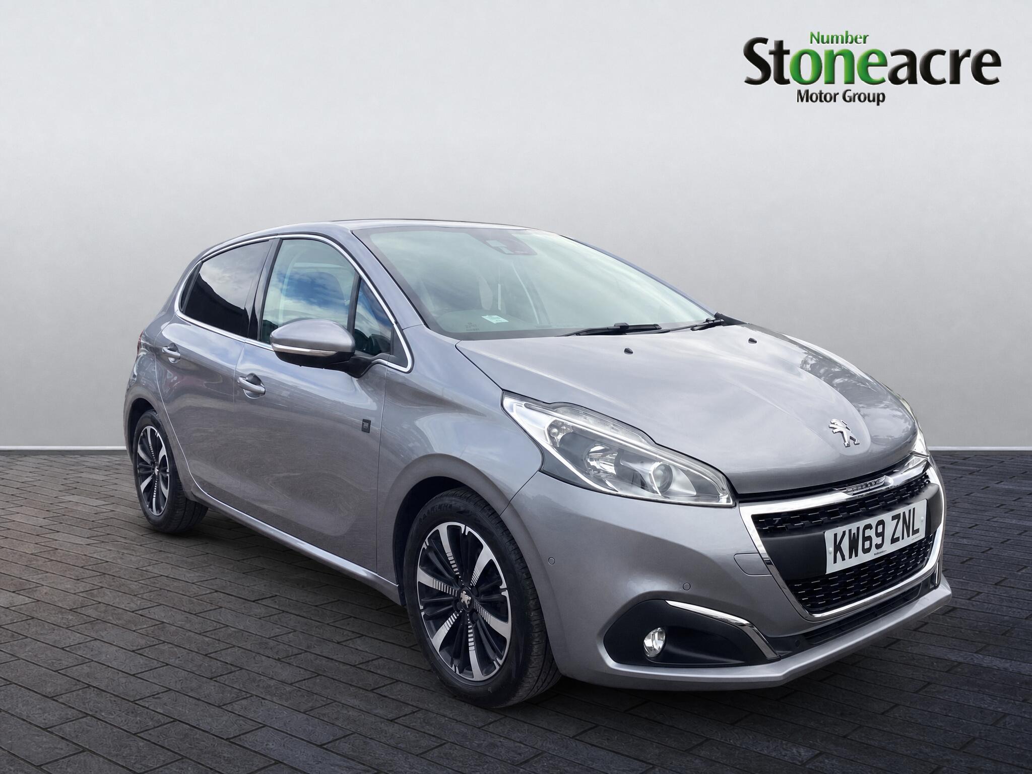 Main listing image - Peugeot 208