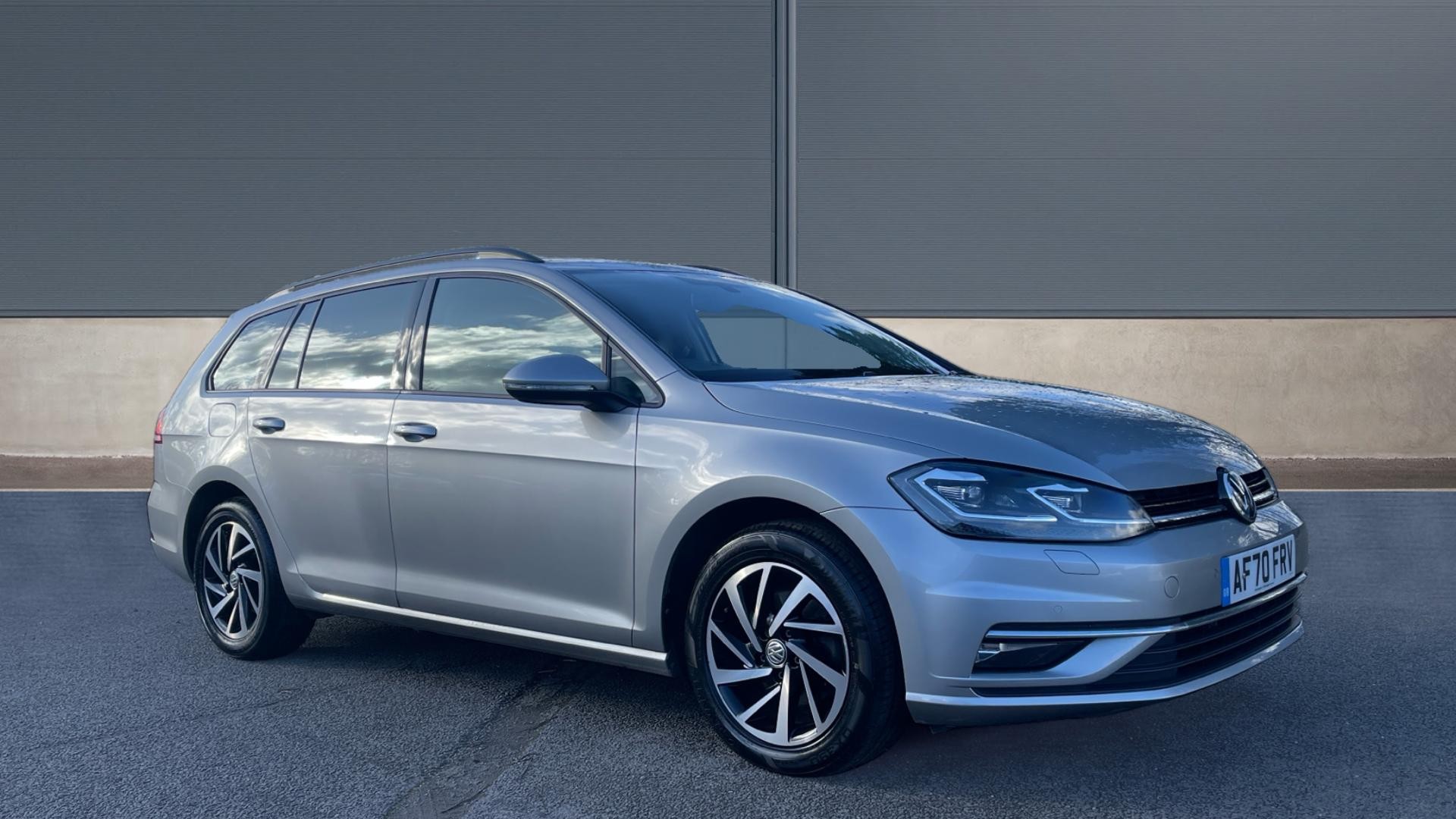 Main listing image - Volkswagen Golf Estate