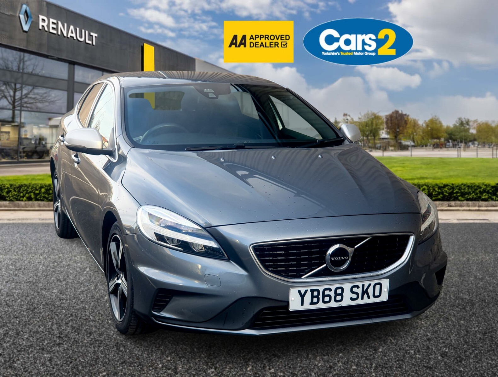 Main listing image - Volvo V40