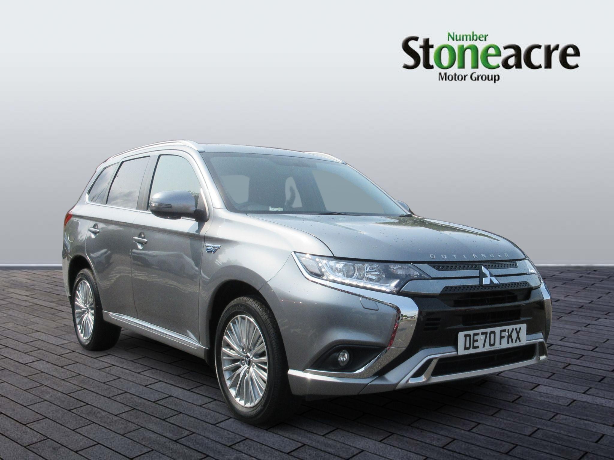 Main listing image - Mitsubishi Outlander