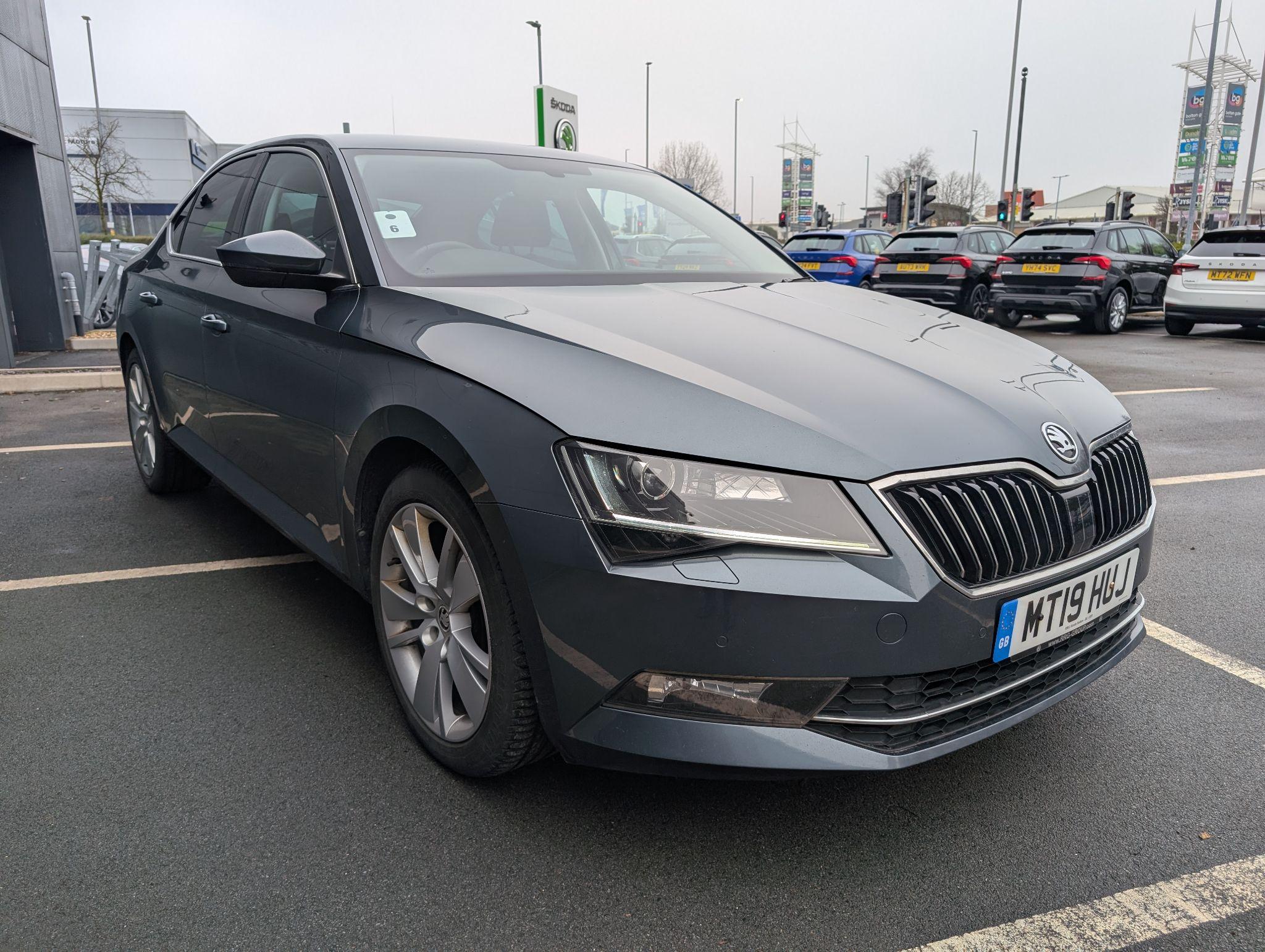 Main listing image - Skoda Superb