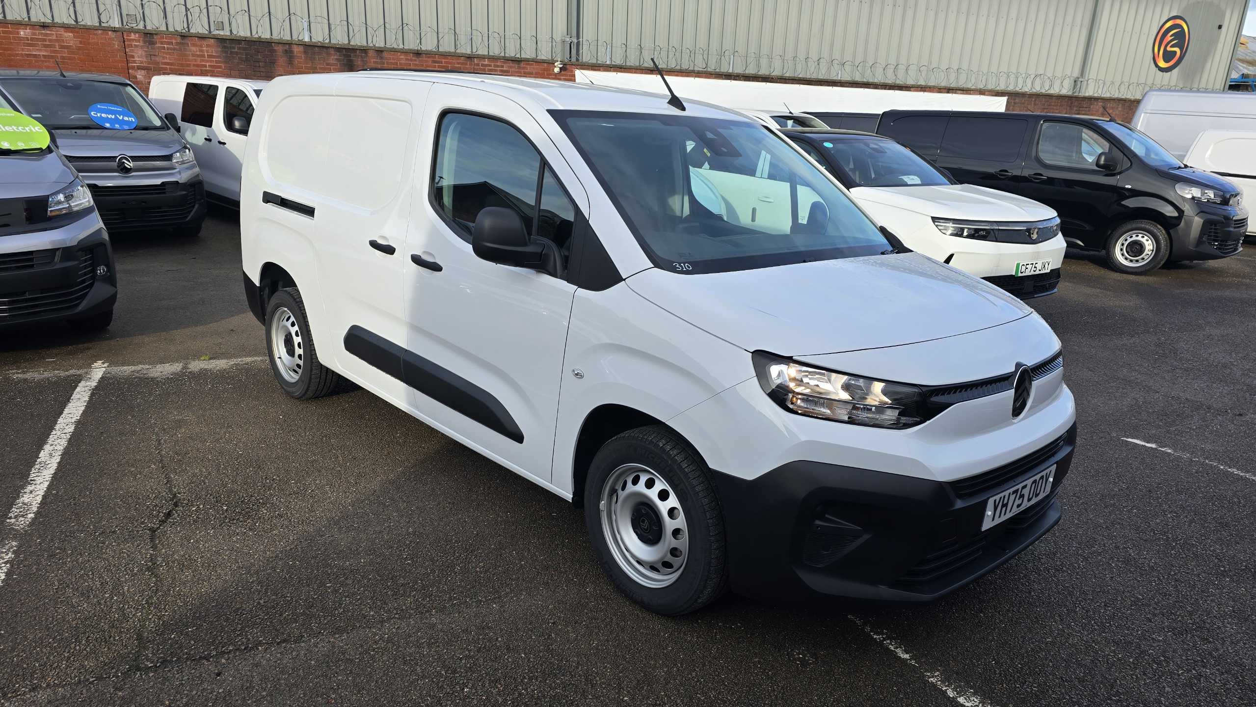 Main listing image - Citroen Berlingo Van