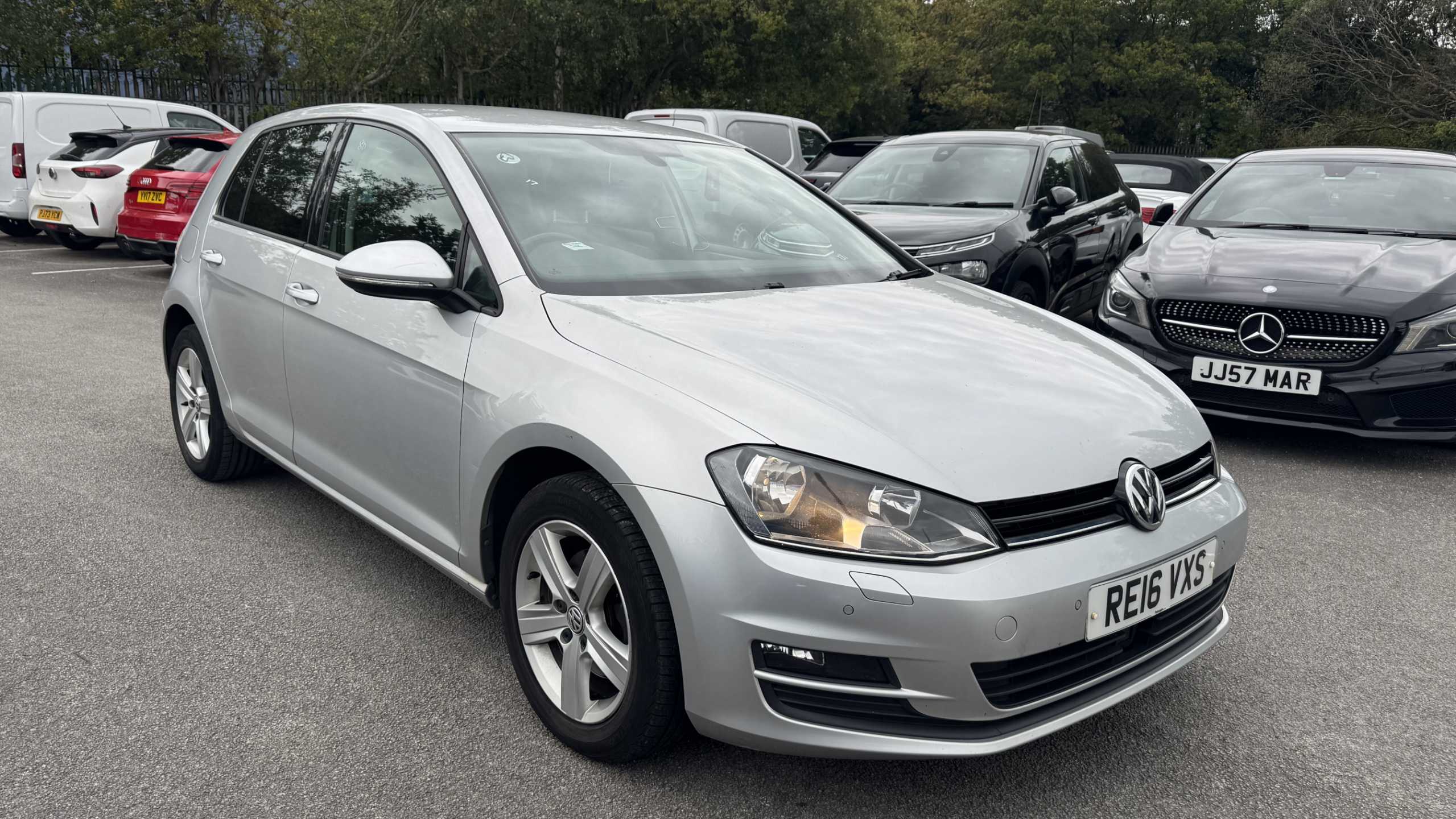 Main listing image - Volkswagen Golf
