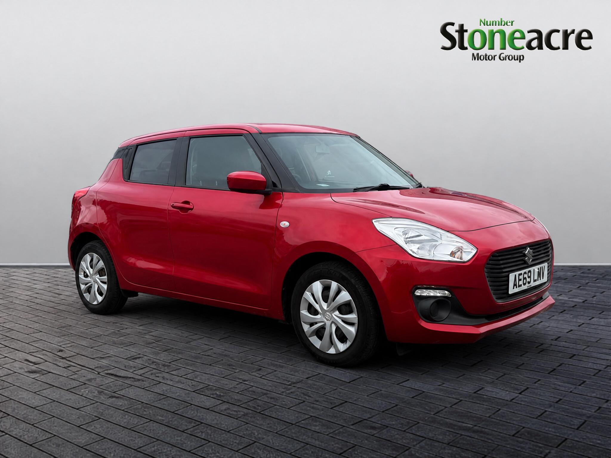 Main listing image - Suzuki Swift