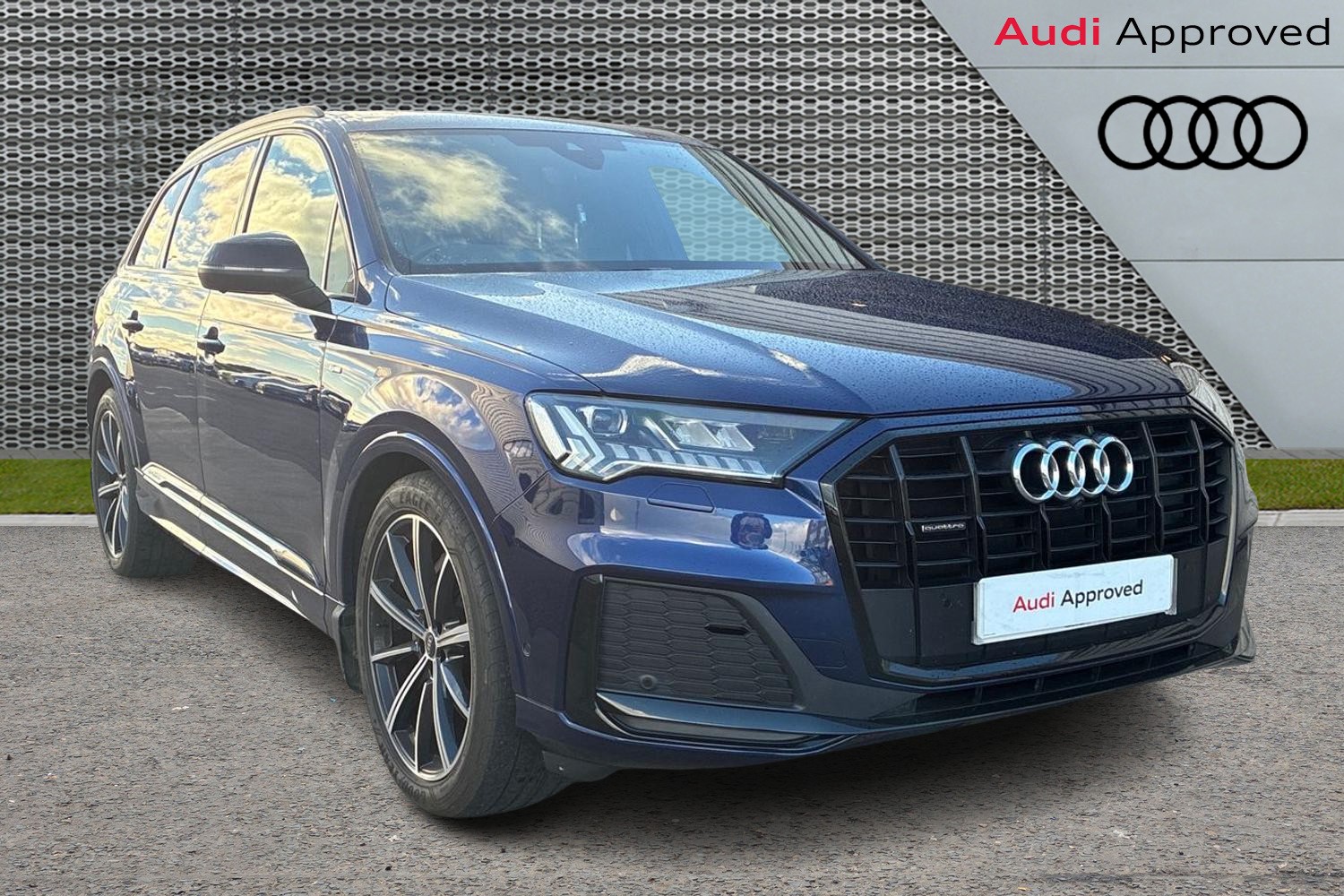 Main listing image - Audi Q7