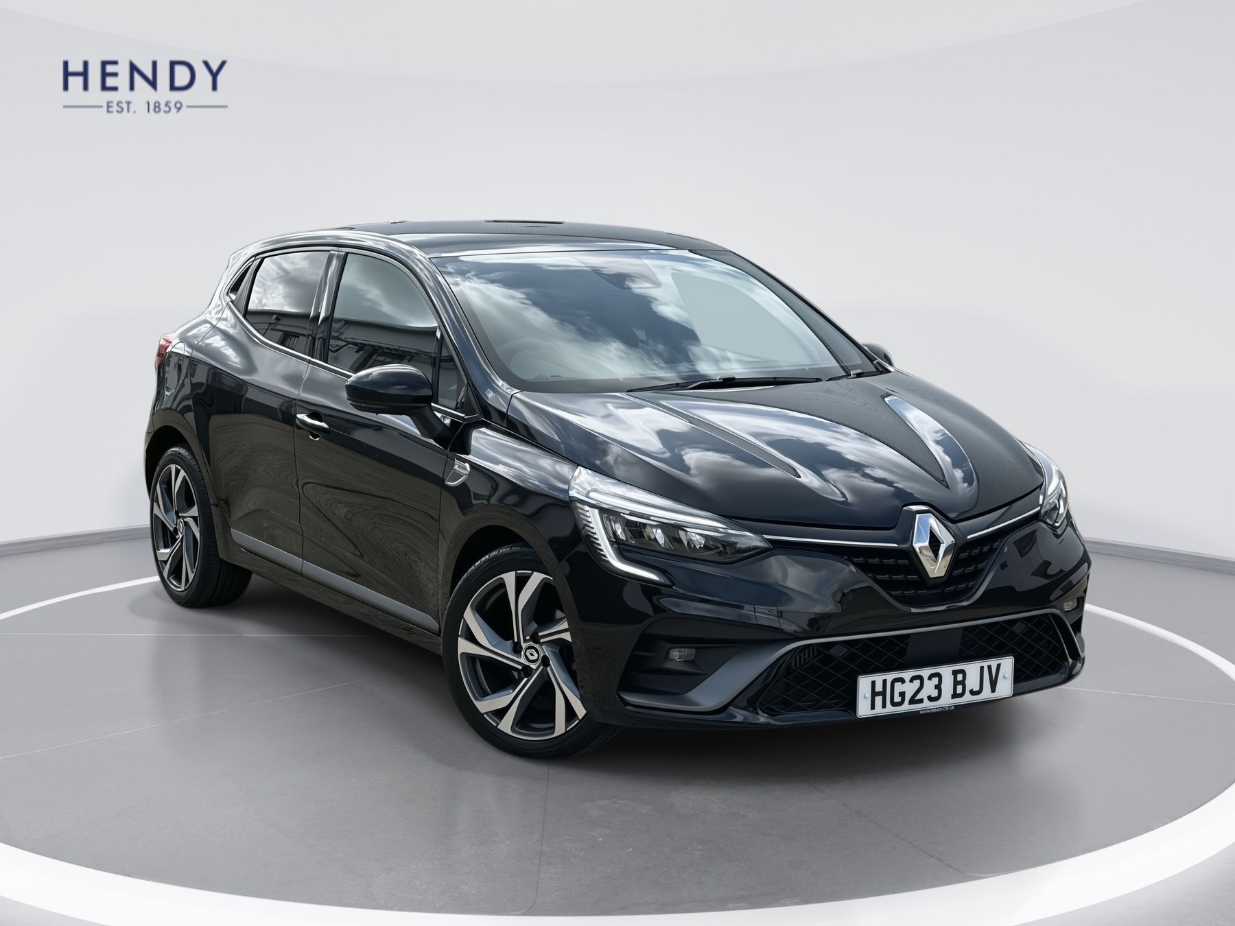 Main listing image - Renault Clio