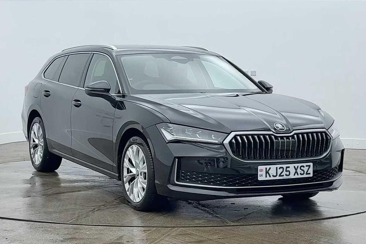 Main listing image - Skoda Superb Estate
