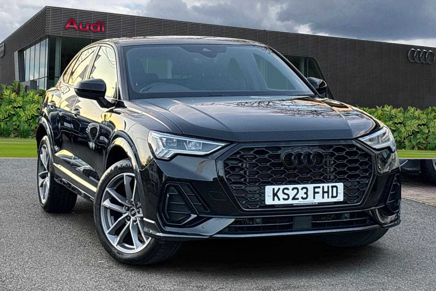 Main listing image - Audi Q3