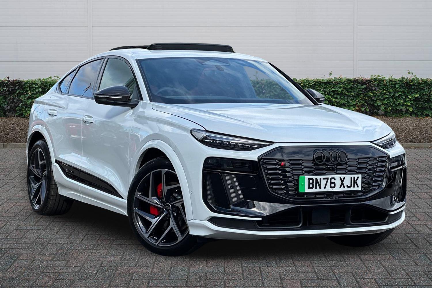 Main listing image - Audi Q6