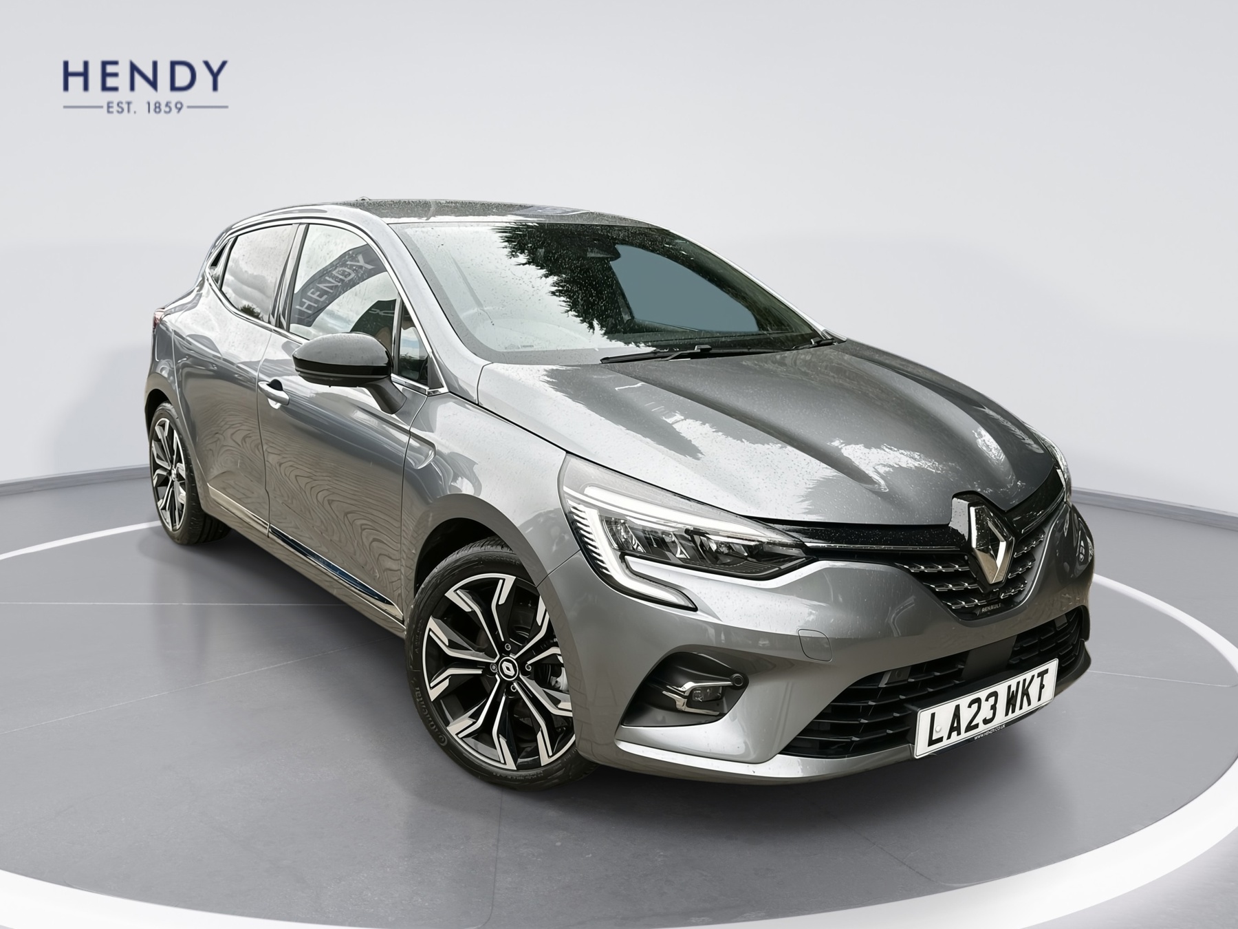 Main listing image - Renault Clio