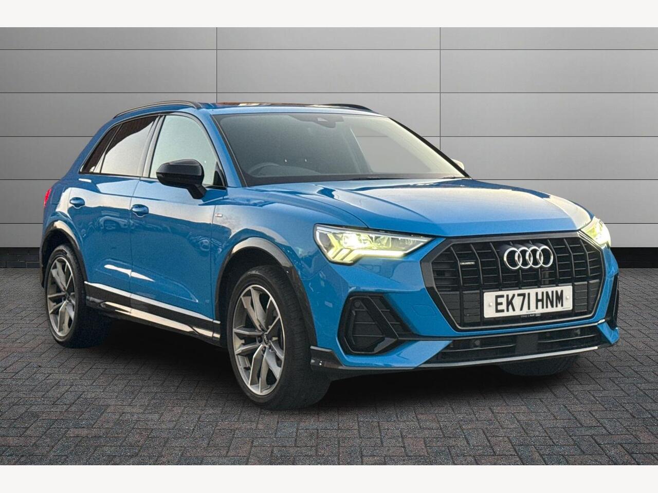 Main listing image - Audi Q3