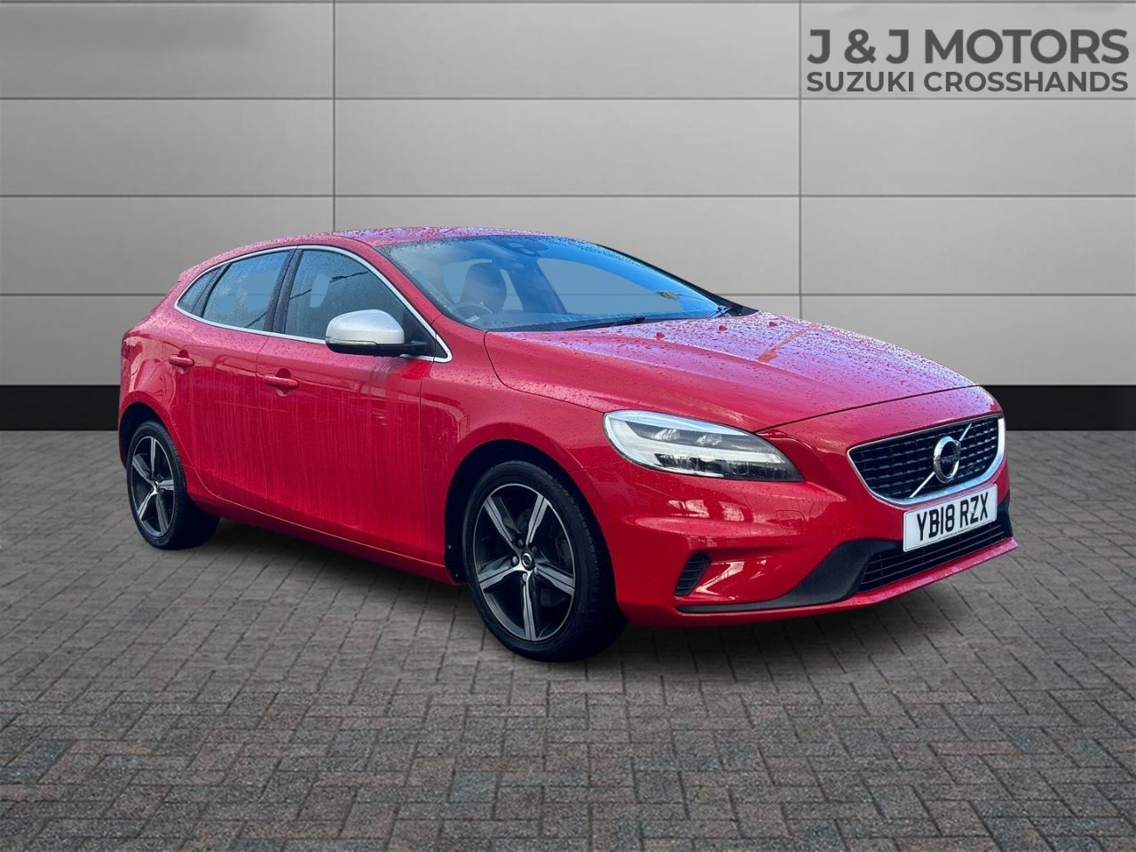 Main listing image - Volvo V40