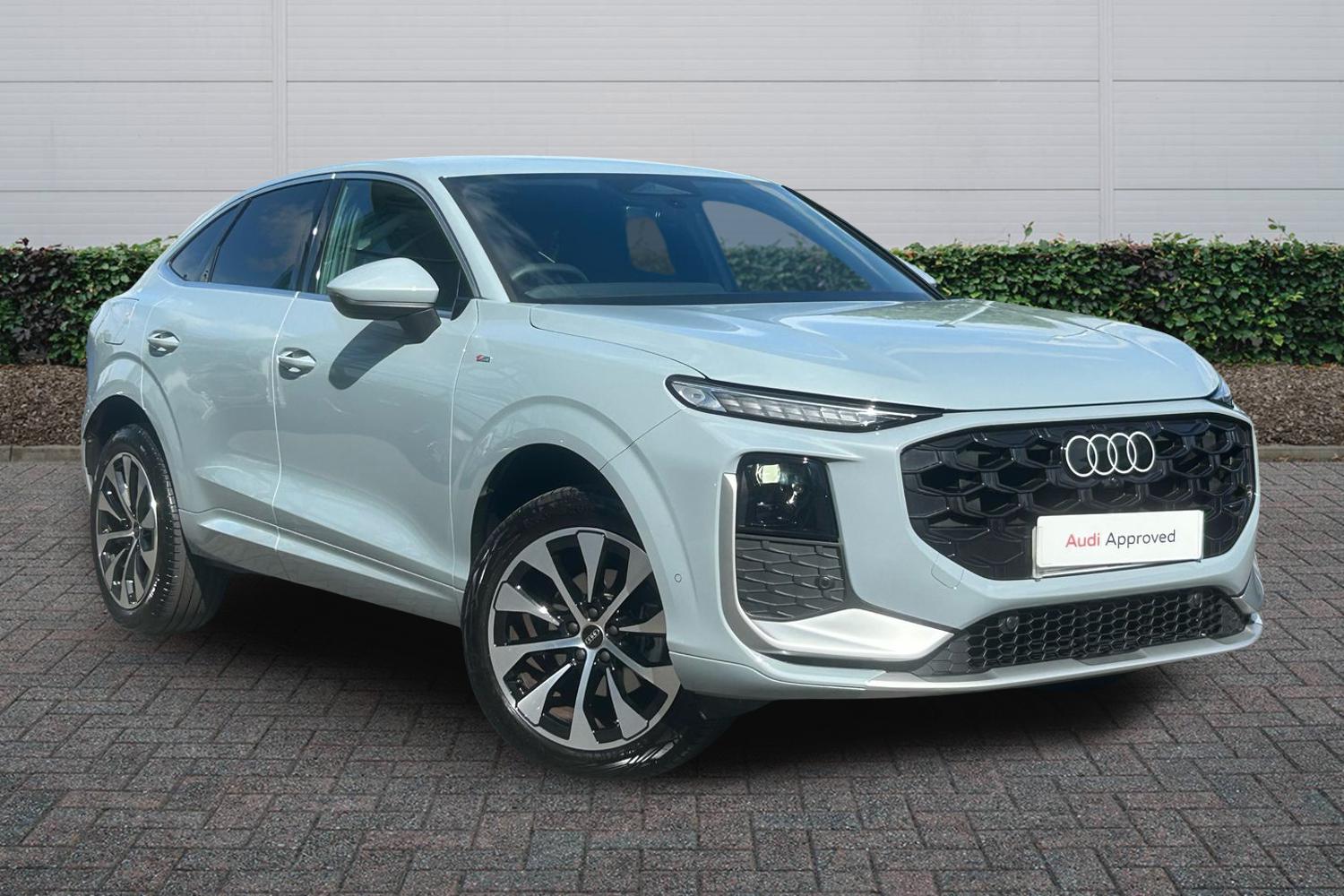 Main listing image - Audi Q3