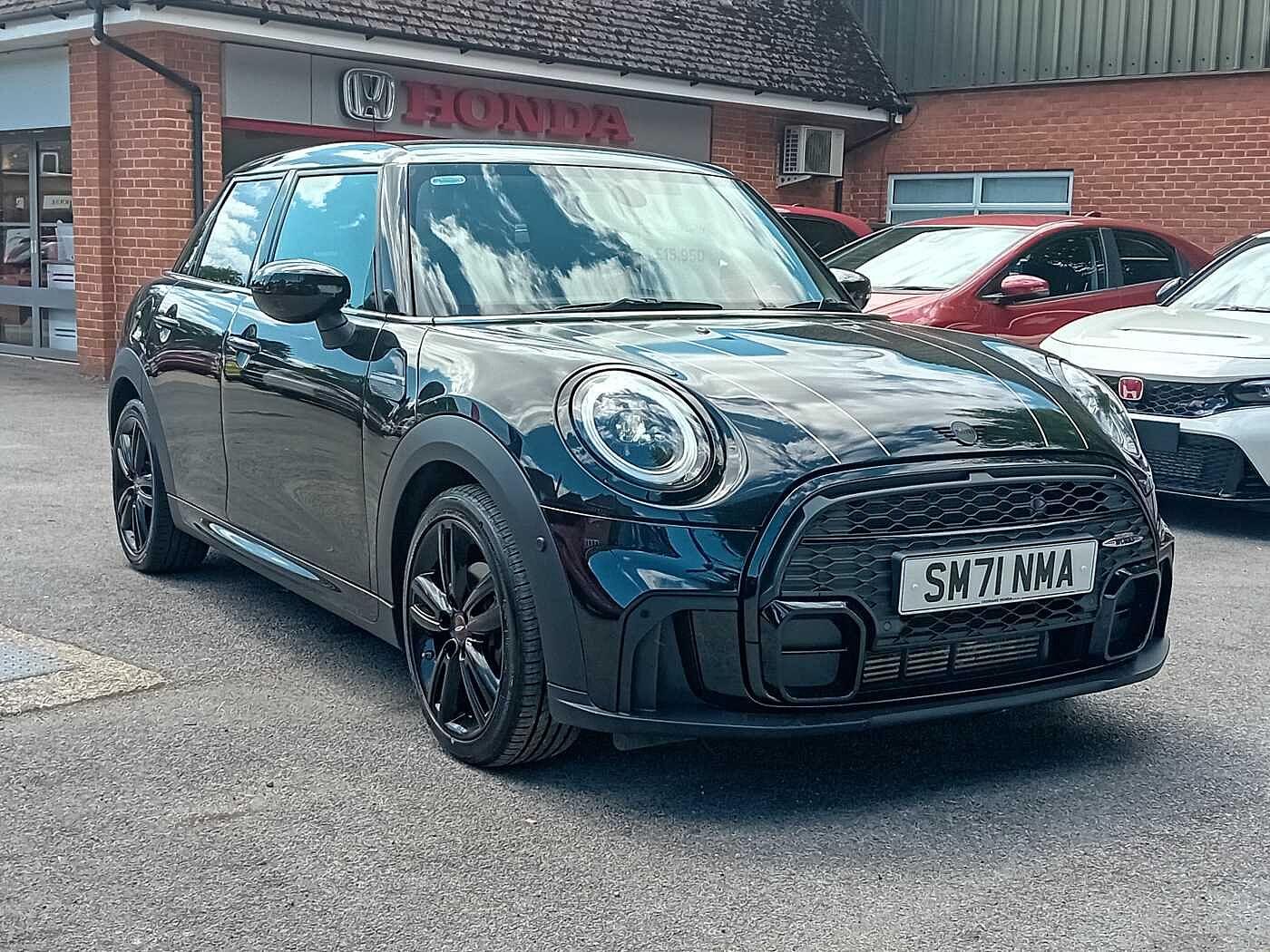 Main listing image - MINI Hatchback 5dr