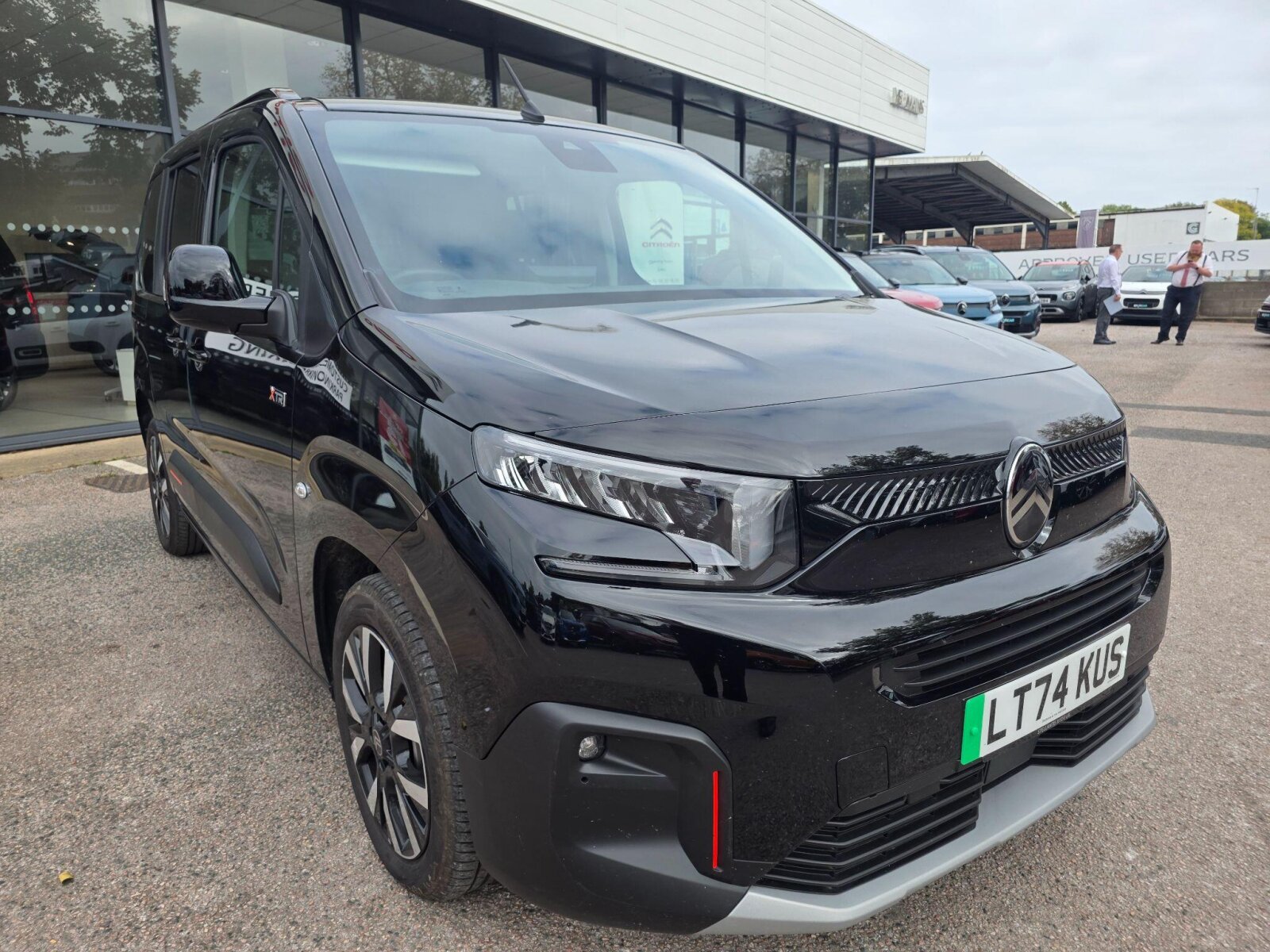 Main listing image - Citroen e-Berlingo
