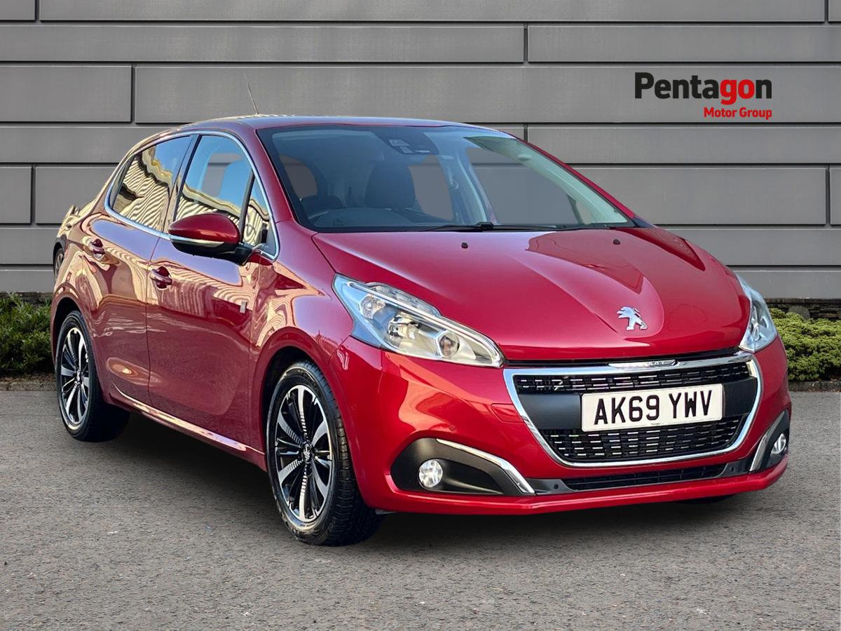 Main listing image - Peugeot 208