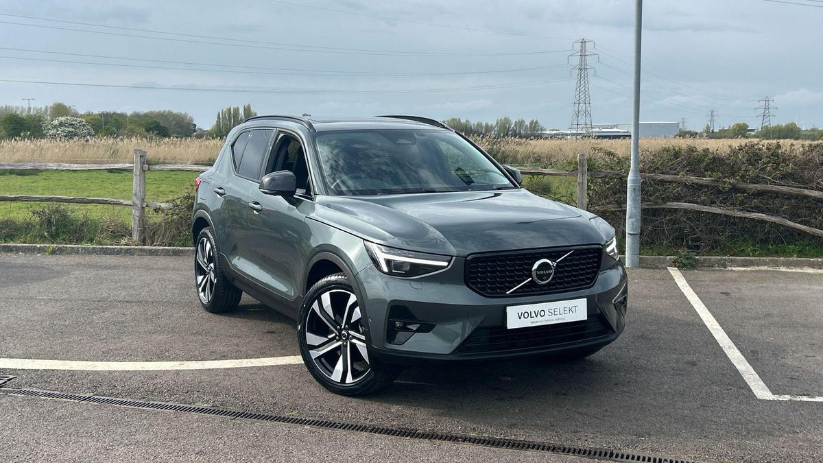 Main listing image - Volvo XC40