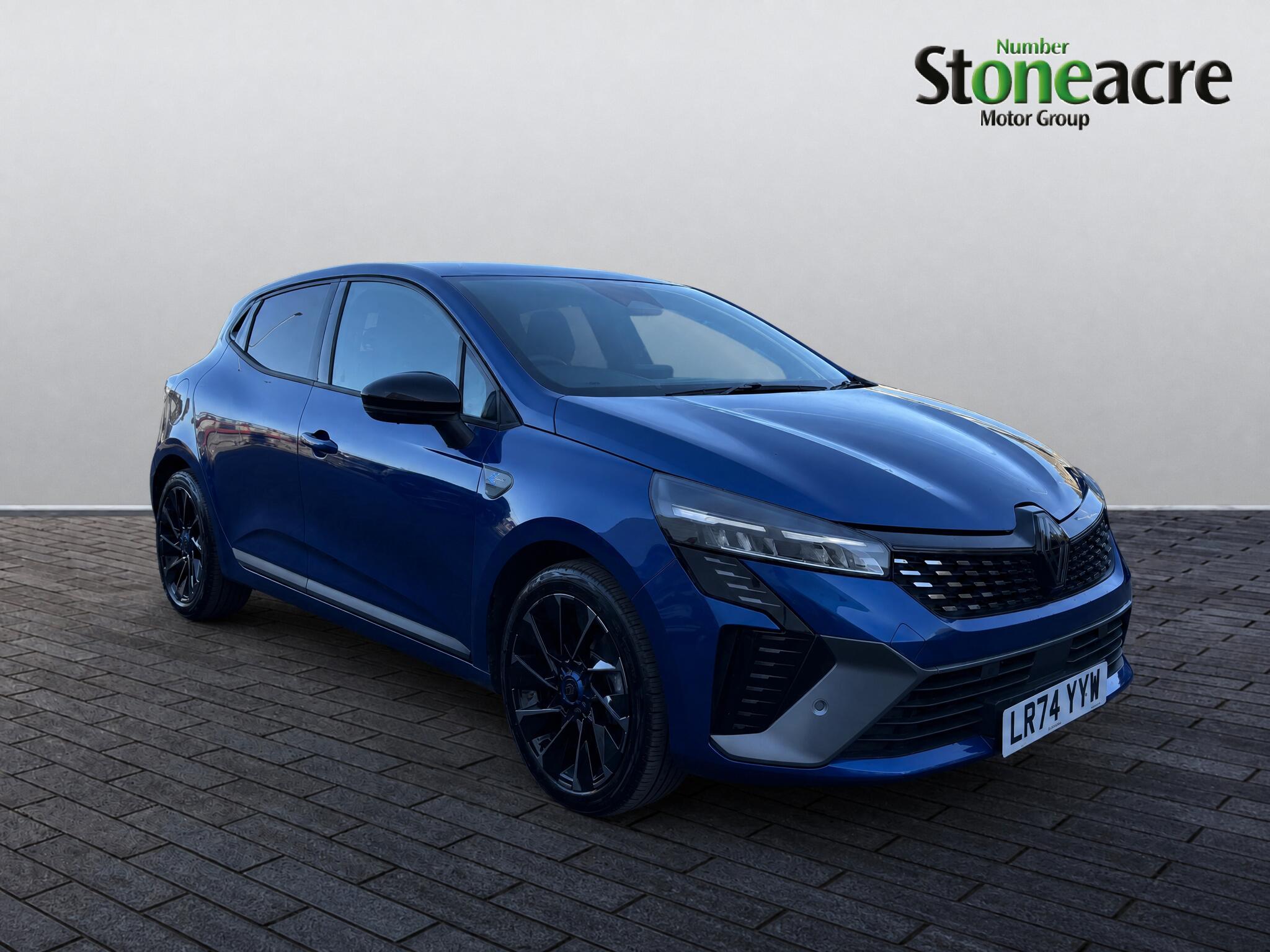 Main listing image - Renault Clio
