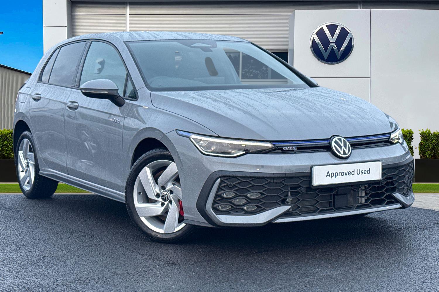 Main listing image - Volkswagen Golf GTE