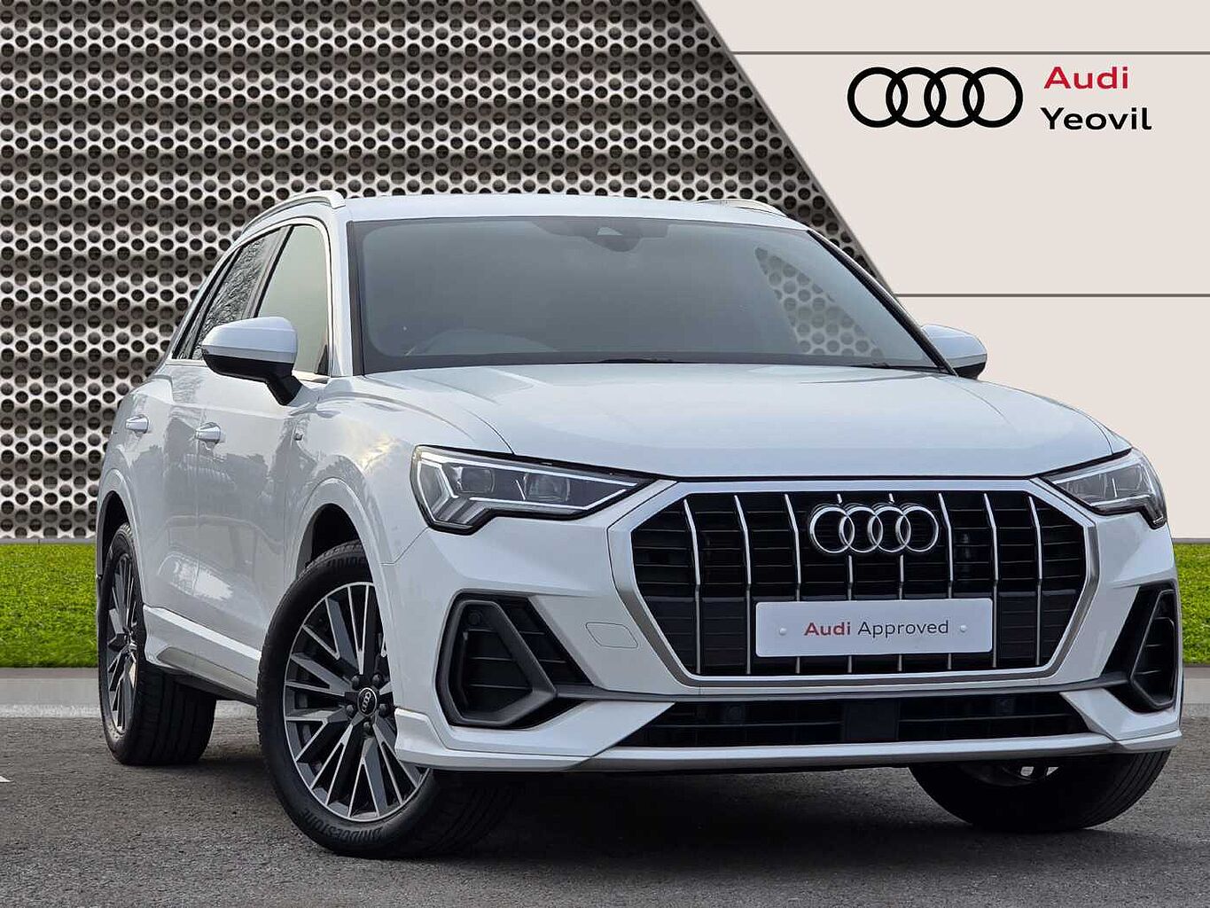 Main listing image - Audi Q3