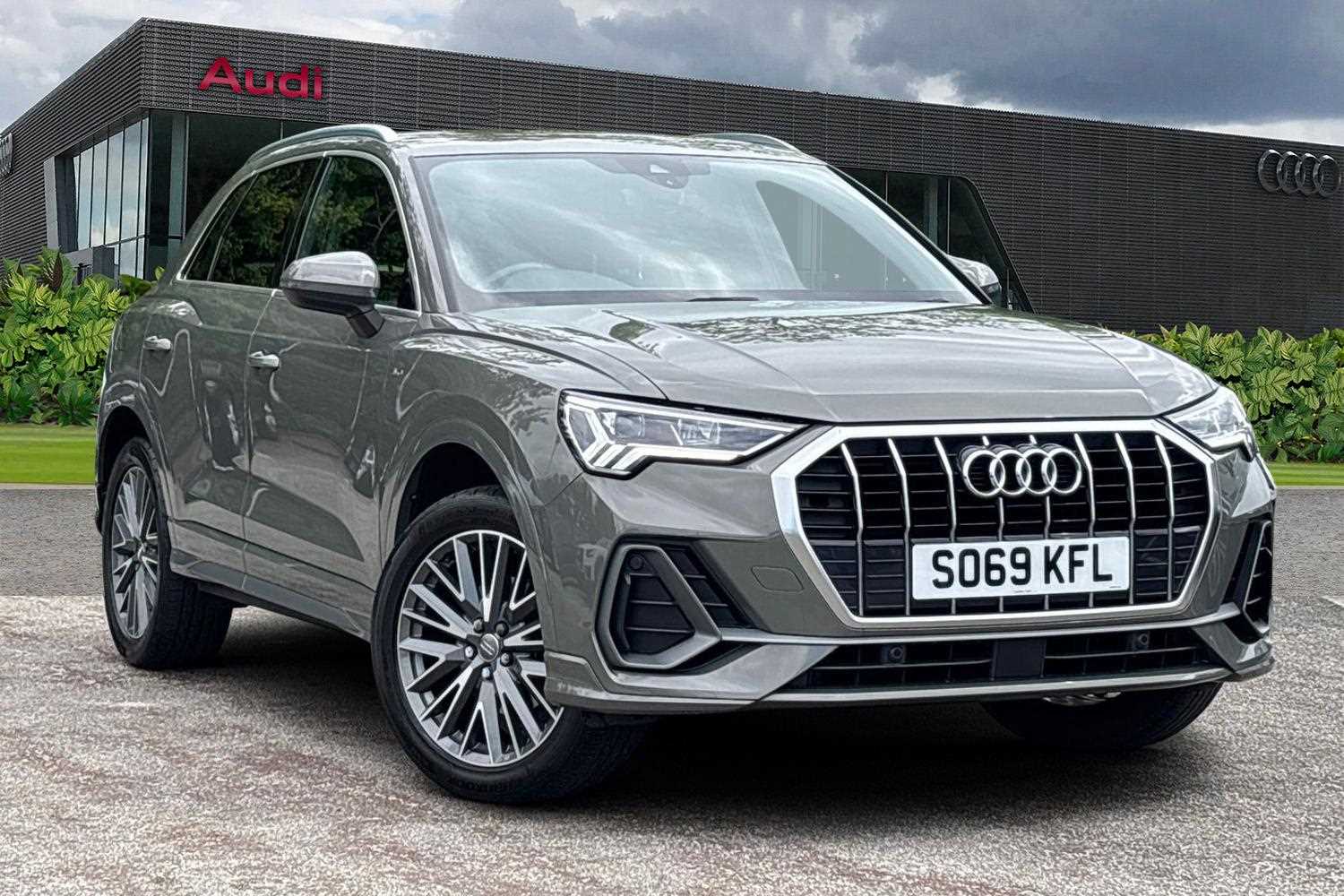 Main listing image - Audi Q3