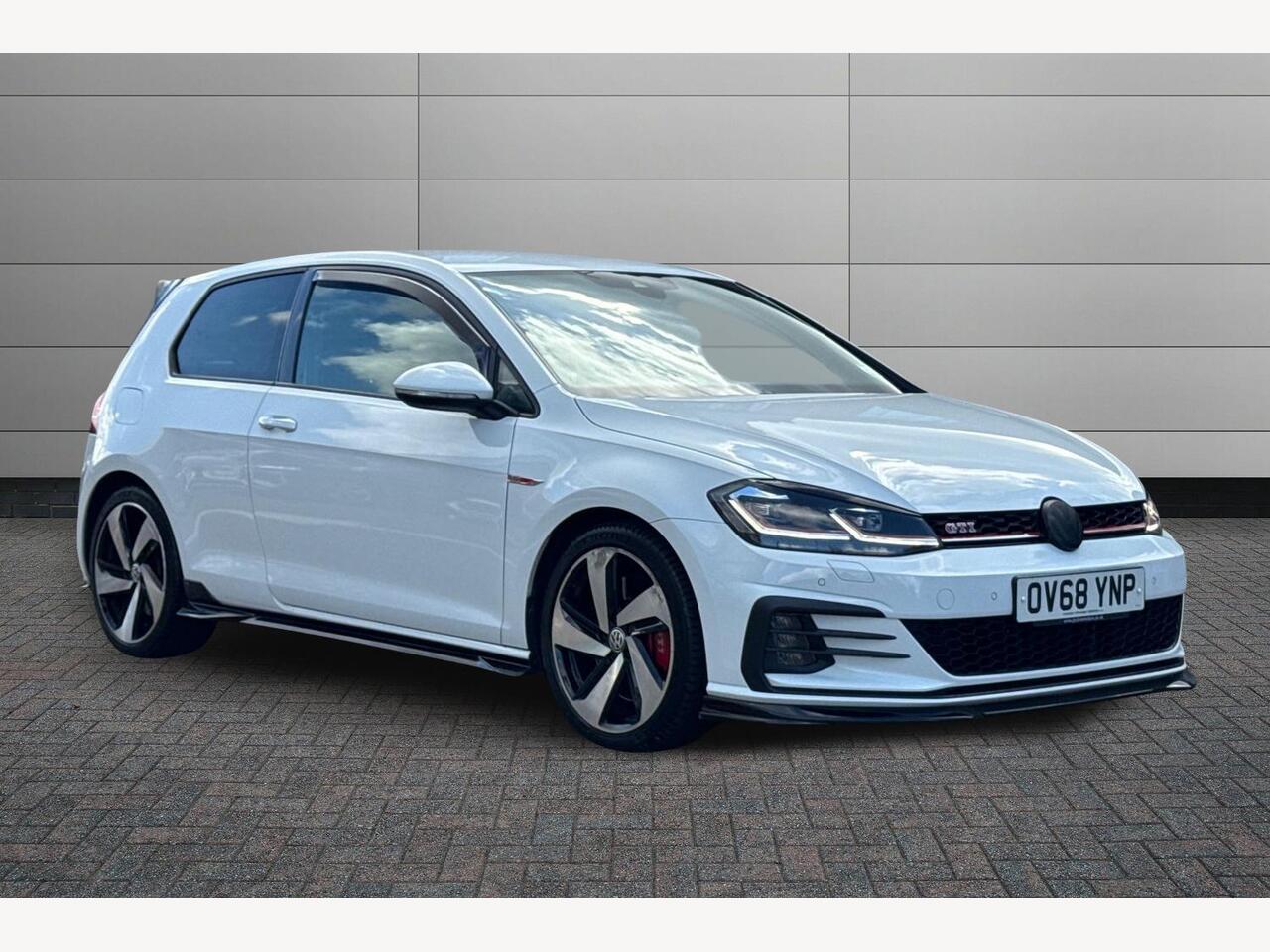 Main listing image - Volkswagen Golf